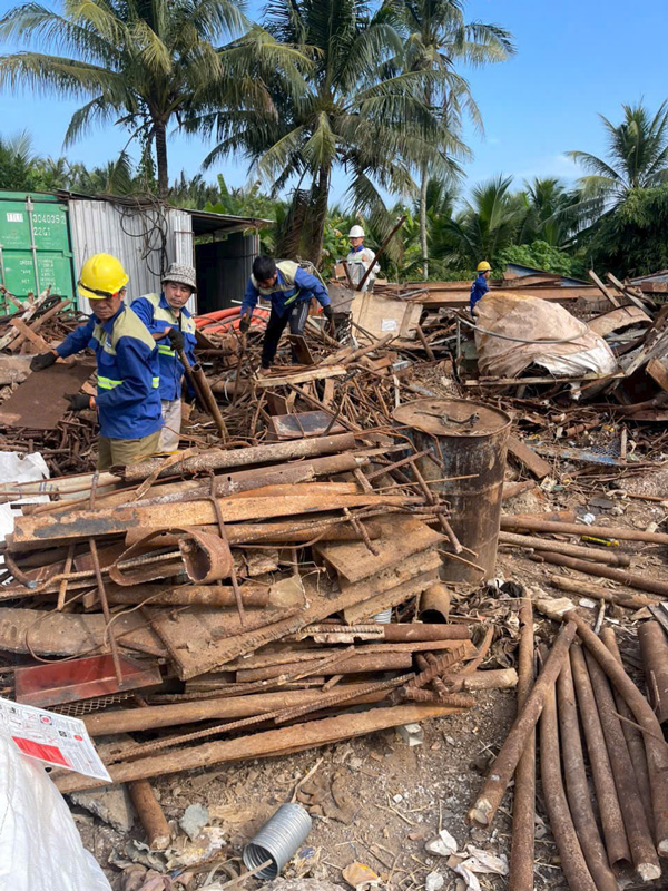 Huy Lộc Phát cung cấp dịch vụ thu mua phế liệu sắt giá cao tại TP.HCM và trên toàn quốc, xử lý kho bãi nhanh, chuyên nghiệp