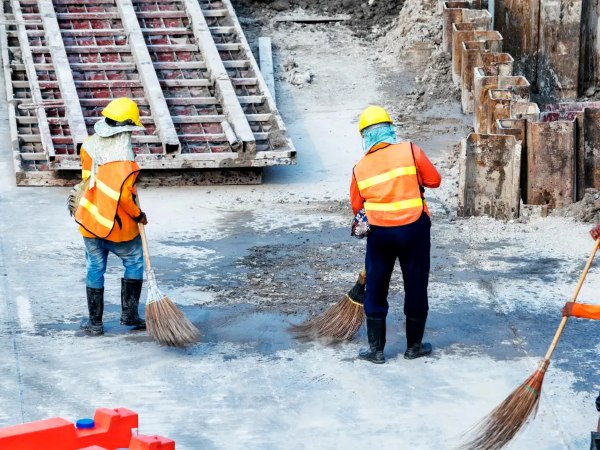 Vệ sinh gọn gàng, sạch sẽ khu vực kho bãi ngay sau khi quá trình bốc xếp phế liệu hoàn tất