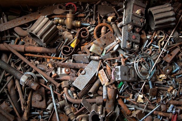 Đội ngũ nhân viên Phế Liệu Huy Lộc Phát tiếp nhận đơn hàng thu mua phế liệu