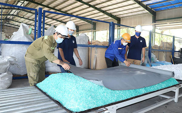 Doanh nghiệp sử dụng nguyên liệu tái chế để tối ưu chi phí và nâng cao hiệu quả sản xuất