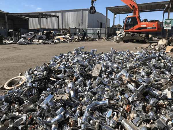 Hoạt động thu mua phế liệu dân dụng và công nghiệp tại Quận 1