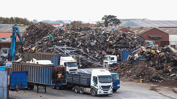 Xe tải bốc xếp phế liệu tận nơi chuyên nghiệp tại Quận 6 của Phế Liệu Huy Lộc Phát