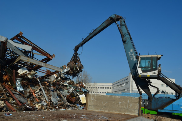 Đống phế liệu sắt vụn công nghiệp lớn, thu mua phế liệu Quận 7 giá cao