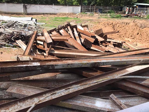 Phế liệu công trình sắt vụn cốt thép thừa tại công trường Quận 7