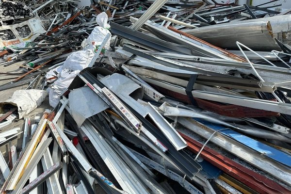 Phế Liệu Huy Lộc Phát là đơn vị thu mua phế liệu uy tín tại Quận 10, với hơn 15 năm kinh nghiệm