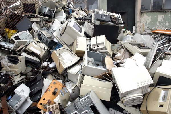 Phế Liệu Huy Lộc Phát thu mua đa dạng thiết bị điện tử: máy tính, laptop, tivi, thiết bị gia dụng