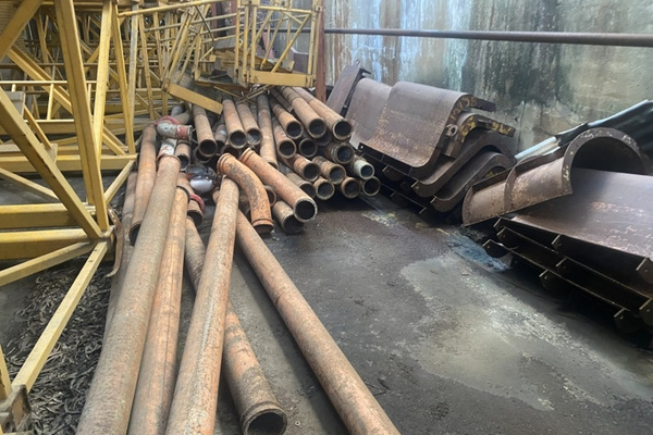 Phế liệu công trình gồm sắt thép, xà gồ, tôn lợp, khung nhà và vật tư dư sau thi công