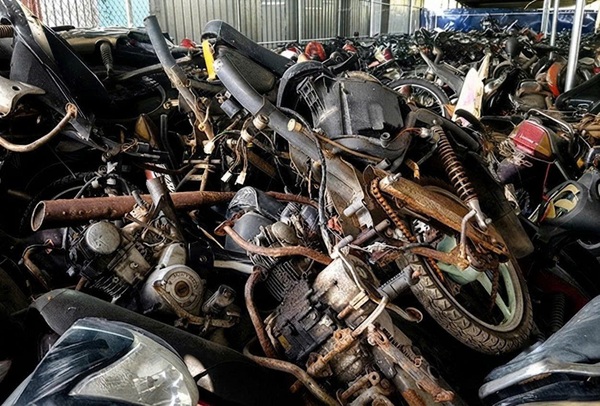 Xác xe máy hư hỏng được thu gom trên toàn TPHCM và các tỉnh lân cận